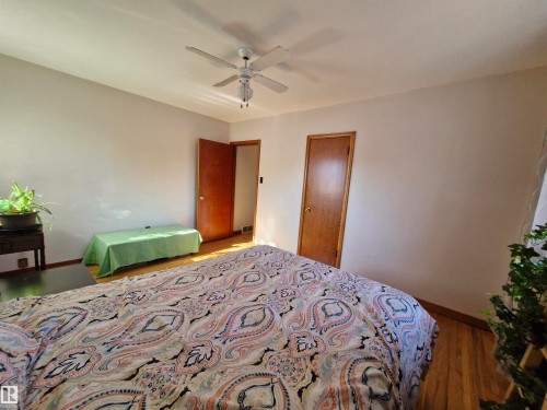 4818 32 Street, Rural Wetaskiwin County, AB - Indoor Photo Showing Bedroom