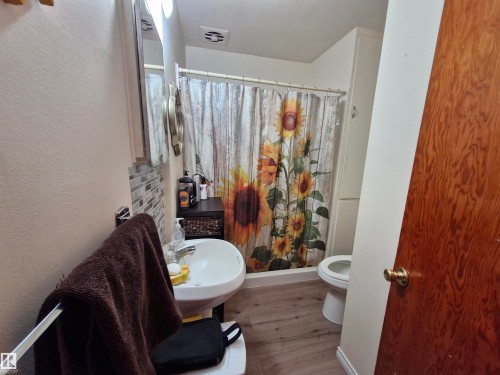 4818 32 Street, Rural Wetaskiwin County, AB - Indoor Photo Showing Bathroom