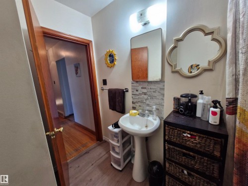 4818 32 Street, Rural Wetaskiwin County, AB - Indoor Photo Showing Bathroom