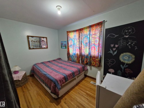 4818 32 Street, Rural Wetaskiwin County, AB - Indoor Photo Showing Bedroom