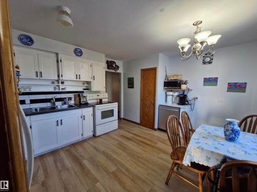 4818 32 Street, Rural Wetaskiwin County, AB - Indoor