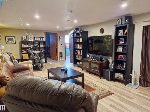 4818 32 Street, Rural Wetaskiwin County, AB - Indoor