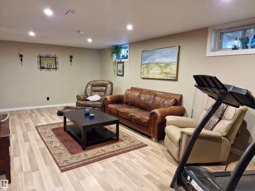 4818 32 Street, Rural Wetaskiwin County, AB - Indoor Photo Showing Other Room