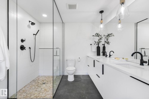100 Wolf Willow Crescent, Edmonton, AB - Indoor Photo Showing Bathroom