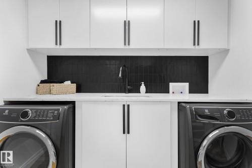 100 Wolf Willow Crescent, Edmonton, AB - Indoor Photo Showing Laundry Room