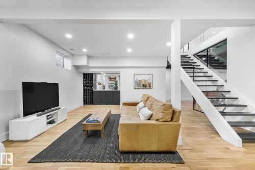 100 Wolf Willow Crescent, Edmonton, AB - Indoor