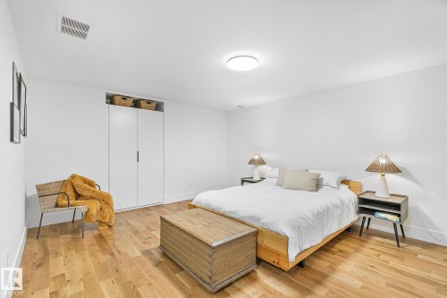 100 Wolf Willow Crescent, Edmonton, AB - Indoor Photo Showing Bedroom