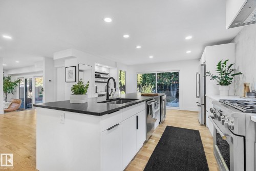 100 Wolf Willow Crescent, Edmonton, AB - Indoor Photo Showing Kitchen With Upgraded Kitchen