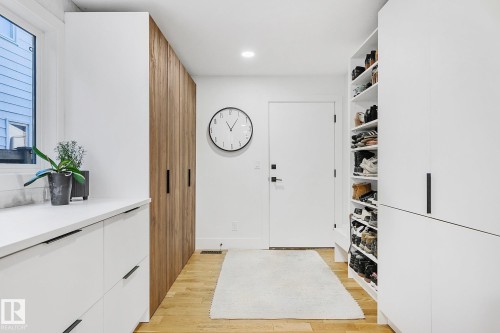 100 Wolf Willow Crescent, Edmonton, AB - Indoor Photo Showing Other Room