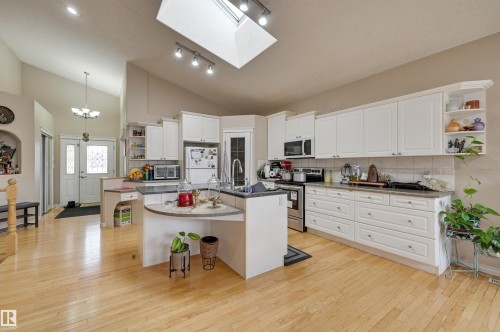 15532 103 Street, Edmonton, AB - Indoor Photo Showing Kitchen