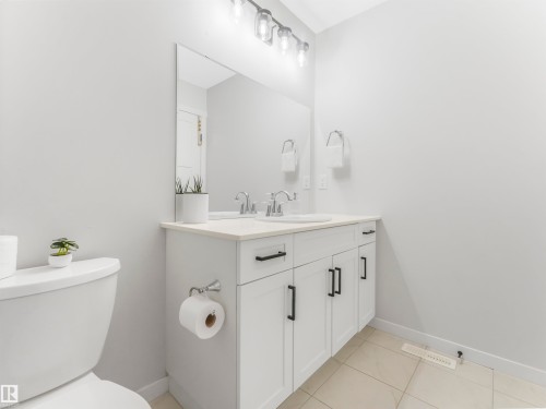 9311 226 Street, Edmonton, AB - Indoor Photo Showing Bathroom