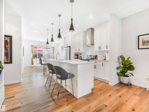 9311 226 Street, Edmonton, AB - Indoor Photo Showing Kitchen With Upgraded Kitchen