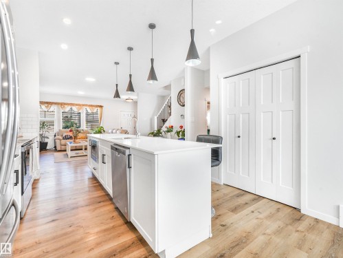 9311 226 Street, Edmonton, AB - Indoor Photo Showing Kitchen With Upgraded Kitchen