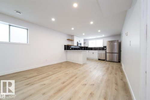 11523 82 Street, Edmonton, AB - Indoor