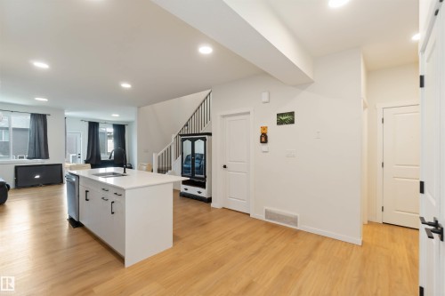 2172 52 St, Edmonton, AB - Indoor Photo Showing Kitchen