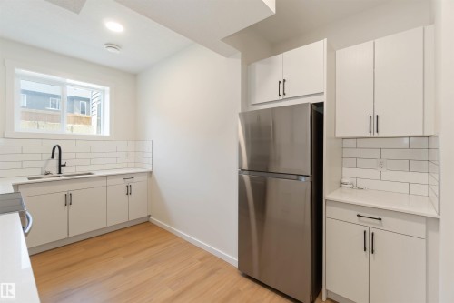 2172 52 St, Edmonton, AB - Indoor Photo Showing Kitchen
