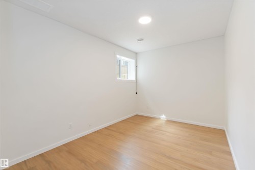 2172 52 St, Edmonton, AB - Indoor Photo Showing Other Room