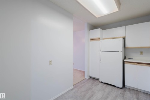 402 11020 19 Avenue, Edmonton, AB - Indoor Photo Showing Kitchen