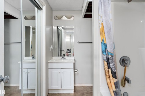 15903 62 Street, Edmonton, AB - Indoor Photo Showing Bathroom
