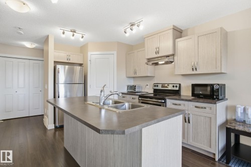 3217 11 Avenue, Edmonton, AB - Indoor Photo Showing Kitchen With Double Sink