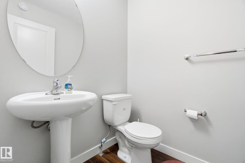 3217 11 Avenue, Edmonton, AB - Indoor Photo Showing Bathroom