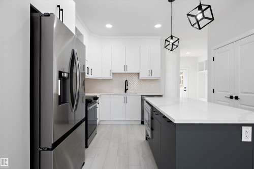 2107 Crossbill Lane, Edmonton, AB - Indoor Photo Showing Kitchen With Stainless Steel Kitchen With Upgraded Kitchen