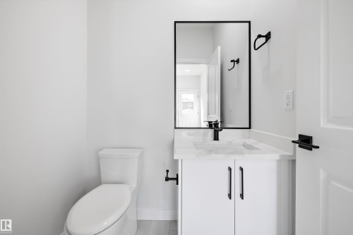 2107 Crossbill Lane, Edmonton, AB - Indoor Photo Showing Bathroom