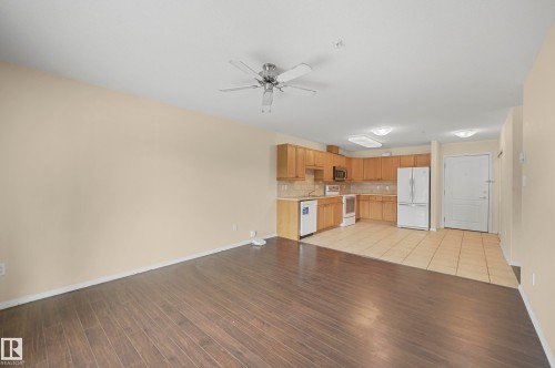 131 592 Hooke Road, Edmonton, AB - Indoor Photo Showing Kitchen