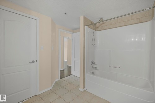 131 592 Hooke Road, Edmonton, AB - Indoor Photo Showing Bathroom