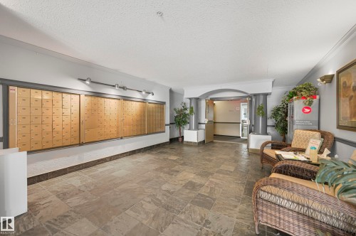 131 592 Hooke Road, Edmonton, AB - Indoor