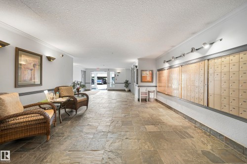 131 592 Hooke Road, Edmonton, AB - Indoor