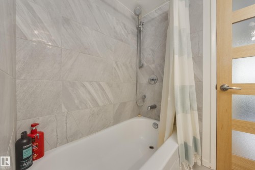 504 9909 110 Street, Edmonton, AB - Indoor Photo Showing Bathroom