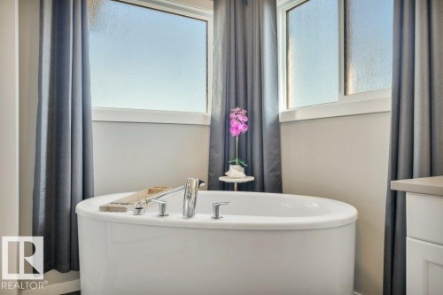 477 Roberts Crescent, Leduc, AB - Indoor Photo Showing Bathroom