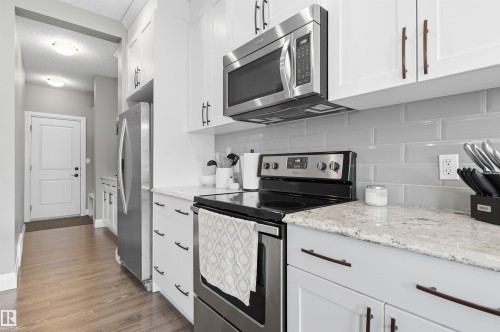 8534 Cushing Place, Edmonton, AB - Indoor Photo Showing Kitchen With Upgraded Kitchen