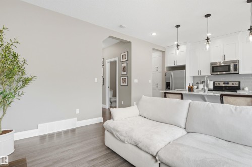 8534 Cushing Place, Edmonton, AB - Indoor Photo Showing Other Room