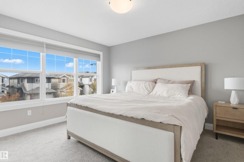 8534 Cushing Place, Edmonton, AB - Indoor Photo Showing Bedroom