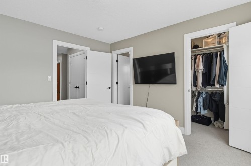 8534 Cushing Place, Edmonton, AB - Indoor Photo Showing Bedroom