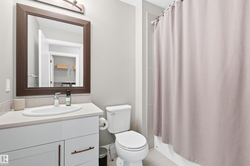 8534 Cushing Place, Edmonton, AB - Indoor Photo Showing Bathroom
