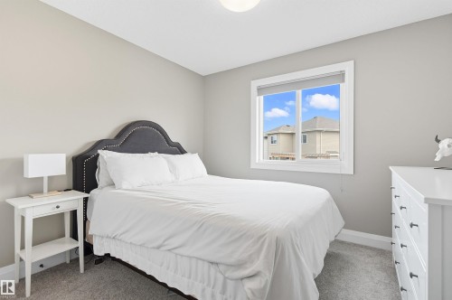 8534 Cushing Place, Edmonton, AB - Indoor Photo Showing Bedroom