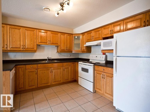 32 2505 42 Street, Edmonton, AB - Indoor Photo Showing Kitchen With Double Sink