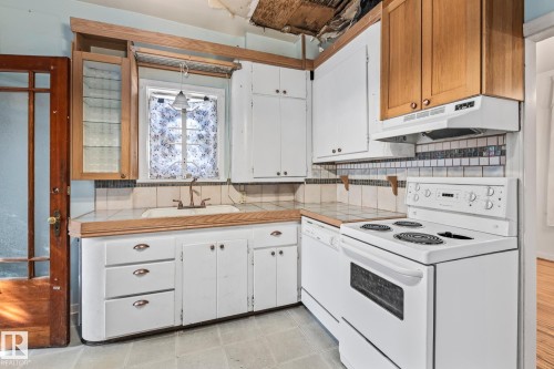 9325 110 Avenue, Edmonton, AB - Indoor Photo Showing Kitchen