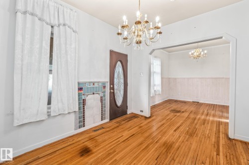 9325 110 Avenue, Edmonton, AB - Indoor Photo Showing Other Room