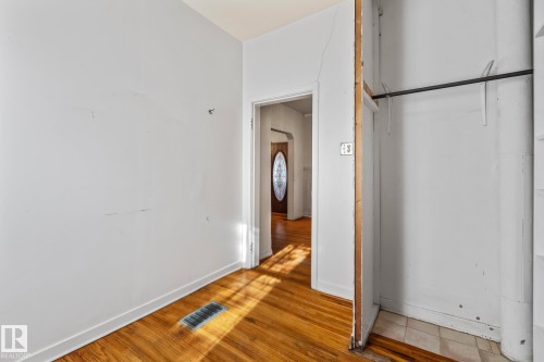 9325 110 Avenue, Edmonton, AB - Indoor Photo Showing Other Room