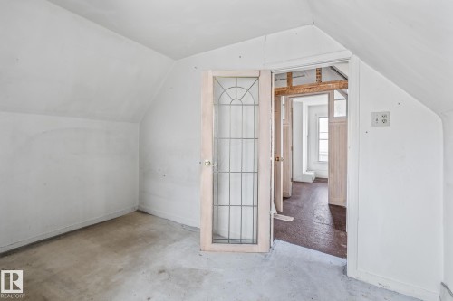 9325 110 Avenue, Edmonton, AB - Indoor Photo Showing Other Room