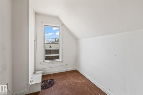 9325 110 Avenue, Edmonton, AB - Indoor Photo Showing Other Room