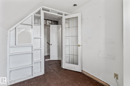 9325 110 Avenue, Edmonton, AB - Indoor Photo Showing Other Room