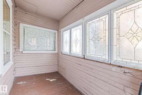 9325 110 Avenue, Edmonton, AB - Indoor Photo Showing Other Room