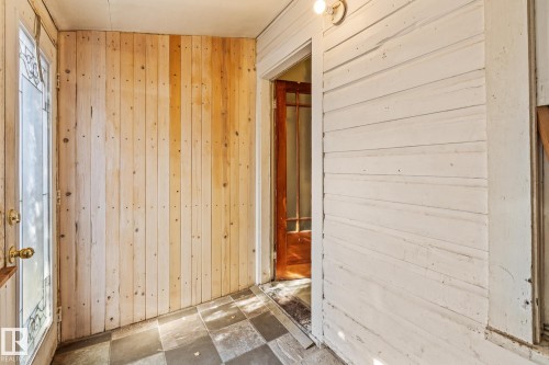 9325 110 Avenue, Edmonton, AB - Indoor Photo Showing Other Room