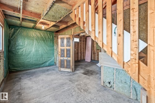 9325 110 Avenue, Edmonton, AB - Indoor Photo Showing Other Room