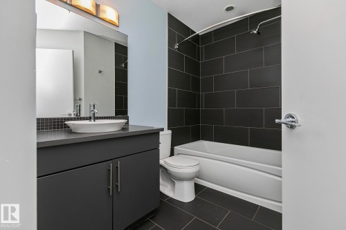 302 10611 117 Street, Edmonton, AB - Indoor Photo Showing Bathroom